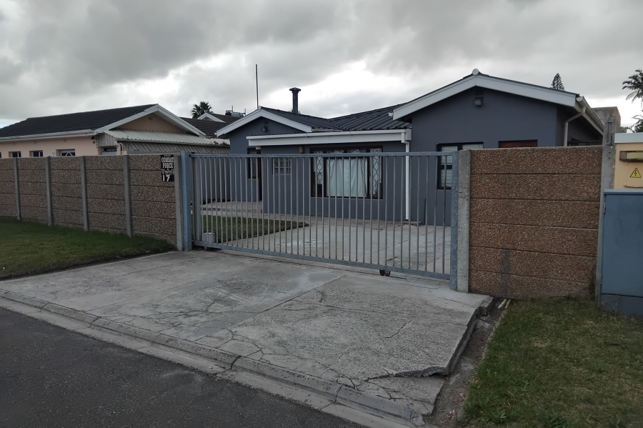 4 Bedroom Property for Sale in Zeekoevlei Western Cape